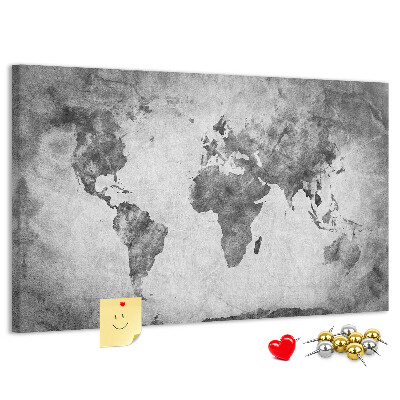 Lavagna di sughero con vecchia mappa del mondo nei toni del grigio