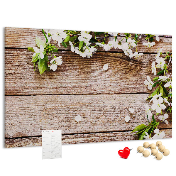 Bacheca in sughero con stampa di fiori su sfondo di tavola in legno