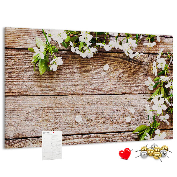 Bacheca in sughero con stampa di fiori su sfondo di tavola in legno