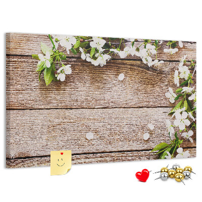 Bacheca in sughero con stampa di fiori su sfondo di tavola in legno