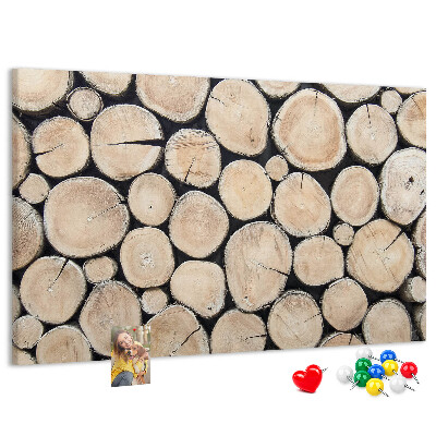 Bacheca in sughero con sfondo in legno naturale