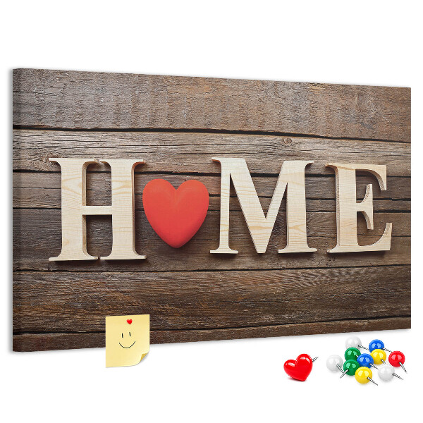 Bacheca in sughero con lettere in legno e cuore sullo sfondo