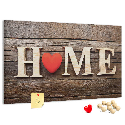 Bacheca in sughero con lettere in legno e cuore sullo sfondo