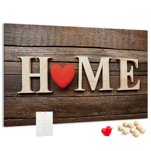 Bacheca in sughero con lettere in legno e cuore sullo sfondo