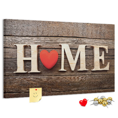 Bacheca in sughero con lettere in legno e cuore sullo sfondo