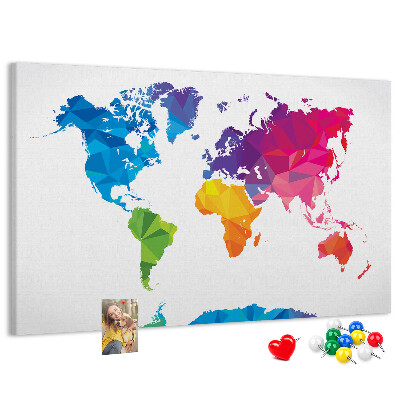 Bacheca in sughero con stampa di una mappa del mondo poligonale colorata