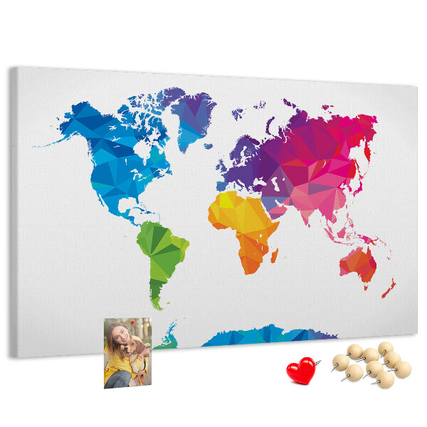 Bacheca in sughero con stampa di una mappa del mondo poligonale colorata