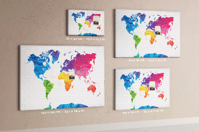 Bacheca in sughero con stampa di una mappa del mondo poligonale colorata