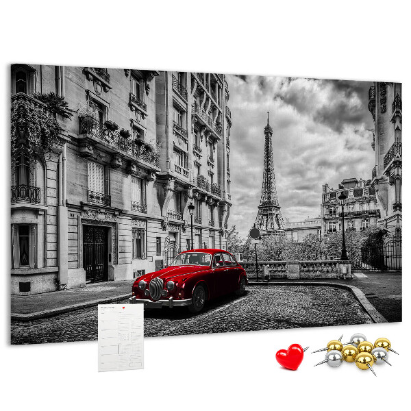 Bacheca in sughero con illustrazione di un'auto rossa a Parigi