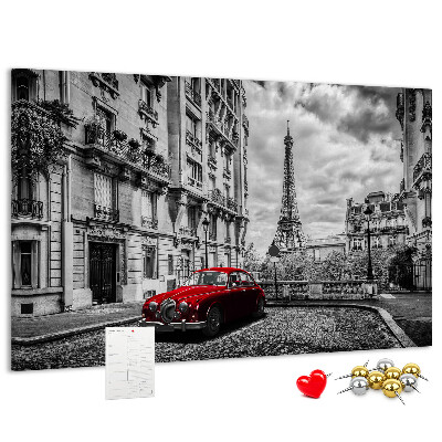 Bacheca in sughero con illustrazione di un'auto rossa a Parigi