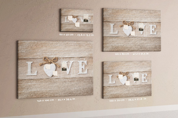 Lavagna di sughero con lettere in legno a forma di cuore