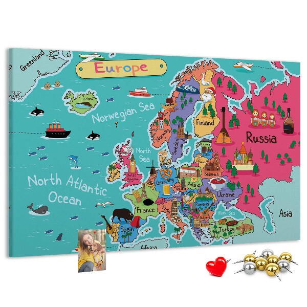 Lavagna di sughero mappa colorata dell'Europa con i nomi dei paesi
