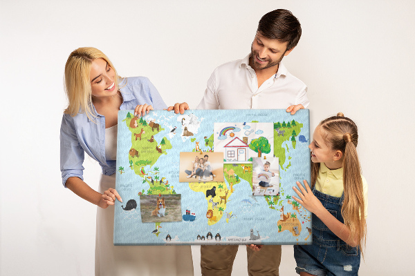 Lavagna di sughero mappa del mondo con animali e continenti
