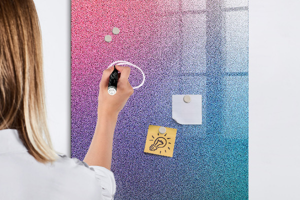 Lavagna magnetica scrivibile Una lavagna colorata per appunti e foto.