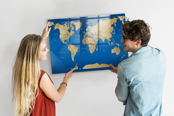 Lavagna magnetica con pennarelli Mappa del mondo con i luoghi da segnare