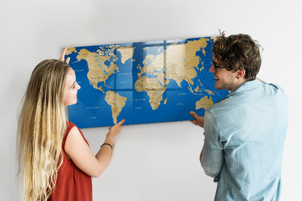 Lavagna magnetica con pennarelli Mappa del mondo con i luoghi da segnare