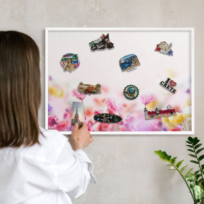 Lavagna magnetica stampata per calamite con cornice bianca Fiori color pastello