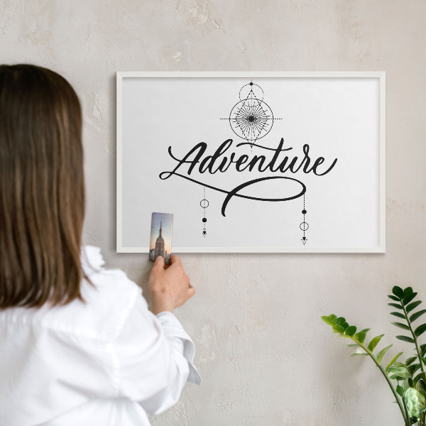 Lavagna magnetica da parete per calamite di colore bianco Avventura tipografica