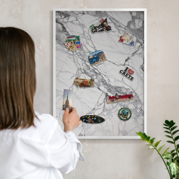 Lavagna magnetica da parete per calamite di colore bianco Eleganza del marmo