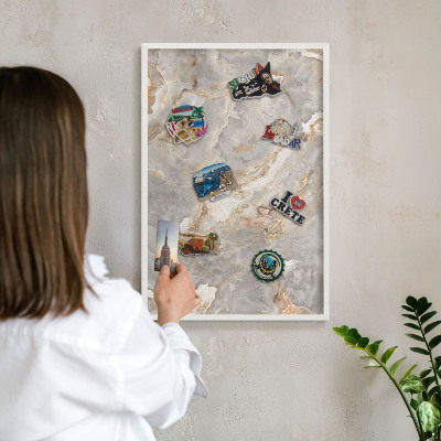 Lavagna magnetica da parete per calamite di colore bianco Eleganza del marmo