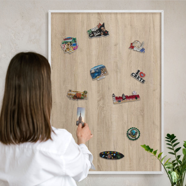 Lavagna magnetica stampata per calamite con cornice bianca Sfondo in legno