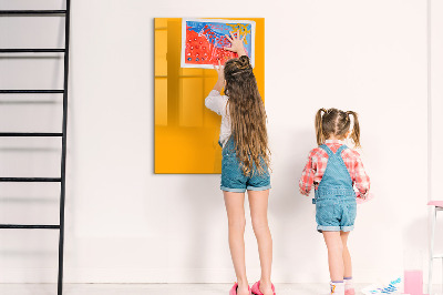 Lavagna magnetica scrivibile Una lavagna colorata per appunti e foto.