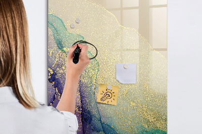 Lavagna magnetica scrivibile Ricordi colorati su una bacheca di sughero.