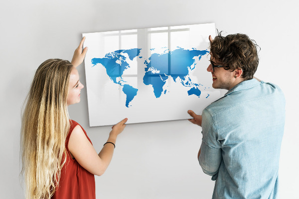 Lavagna magnetica con pennarelli Mappa del mondo con indicazione delle posizioni delle foto