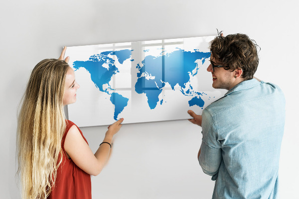 Lavagna magnetica con pennarelli Mappa del mondo con indicazione delle posizioni delle foto