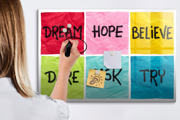 Lavagna magnetica con pennarelli Slogan stimolanti per l'azione e i sogni