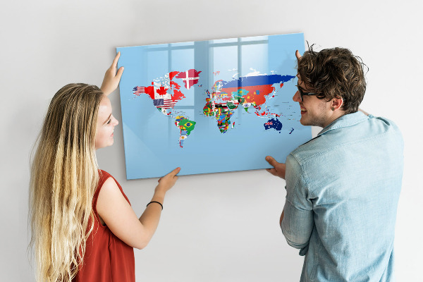 Lavagna magnetica con pennarelli Una mappa del mondo con luoghi e ricordi