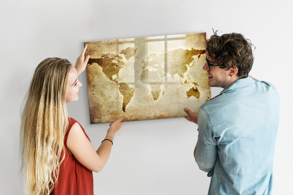Lavagna magnetica con pennarelli Una mappa del mondo con ricordi personali