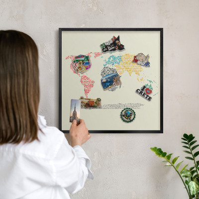 Lavagna magnetica per collezioni di calamite con cornice nera Mappa del mondo