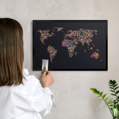 Lavagna magnetica per collezioni di calamite con cornice nera Mappa a colori