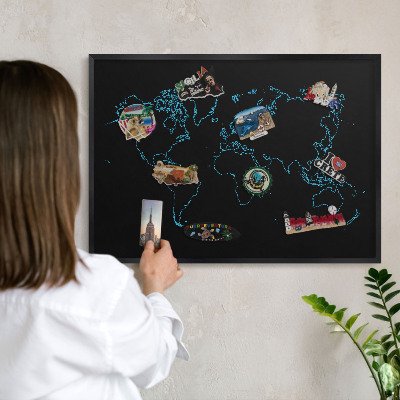 Lavagna magnetica per collezioni di calamite con cornice nera Mappa del mondo