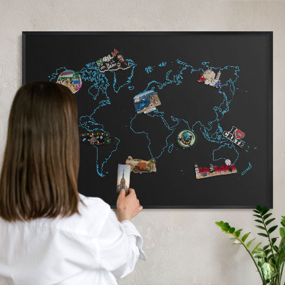 Lavagna magnetica per collezioni di calamite con cornice nera Mappa del mondo