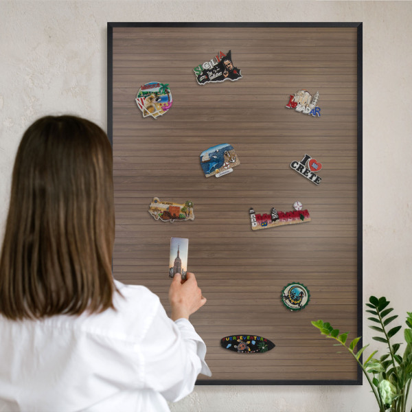 Lavagna magnetica in metallo decorata di colore nero Sfondo in legno