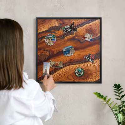 Lavagna magnetica in metallo decorata di colore nero Anelli di legno