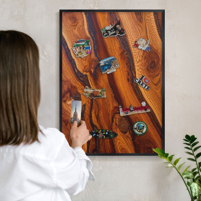 Lavagna magnetica in metallo decorata di colore nero Anelli di legno