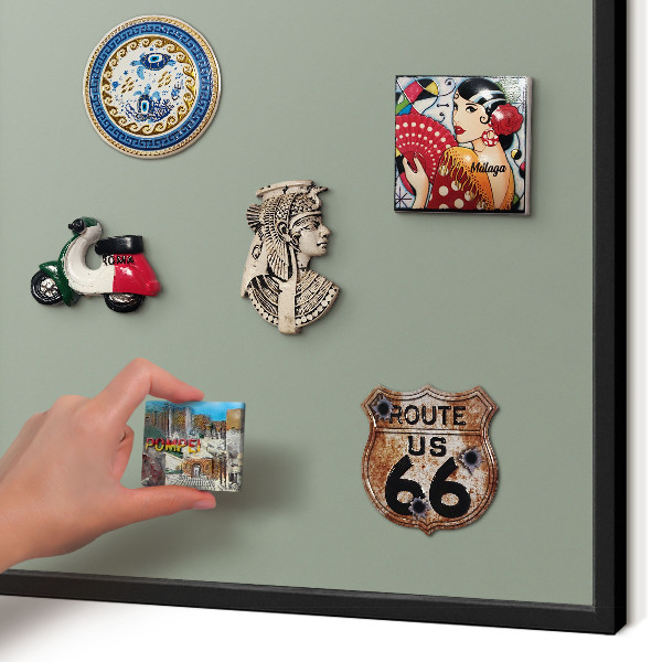 Lavagna magnetica per collezioni di calamite con cornice nera Saggio