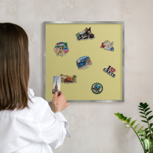 Lavagna magnetica decorativa da parete in colore argento Senape leggera