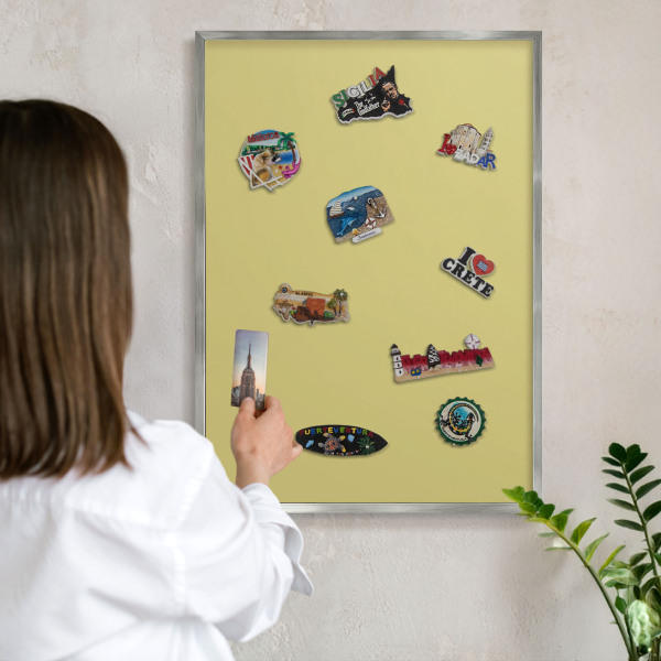 Lavagna magnetica decorativa da parete in colore argento Senape leggera