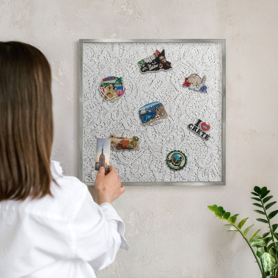 Lavagna magnetica decorativa da parete in colore argento Eleganza traforata