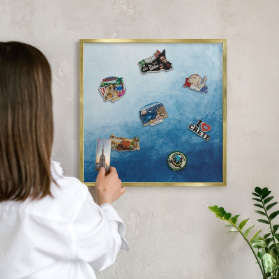 Lavagna magnetica per calamite souvenir in colore oro Astrazioni blu