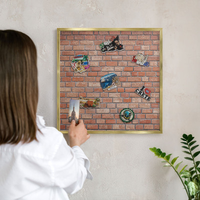 Lavagna magnetica per calamite souvenir in colore oro Muro di mattoni