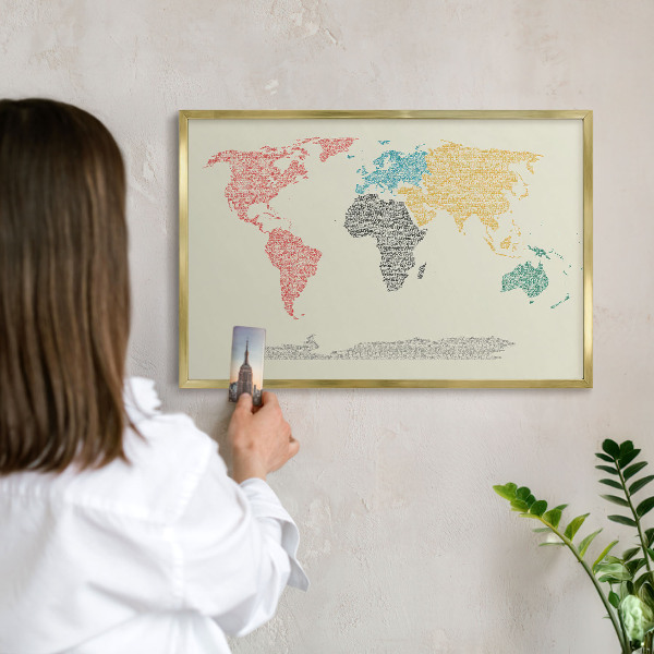Lavagna per calamite delle vacanze con cornice dorata Mappa del mondo