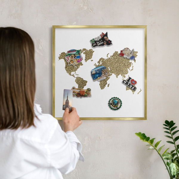 Lavagna per calamite delle vacanze con cornice dorata Mappa del mondo