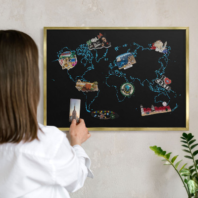 Lavagna per calamite delle vacanze con cornice dorata Mappa del mondo