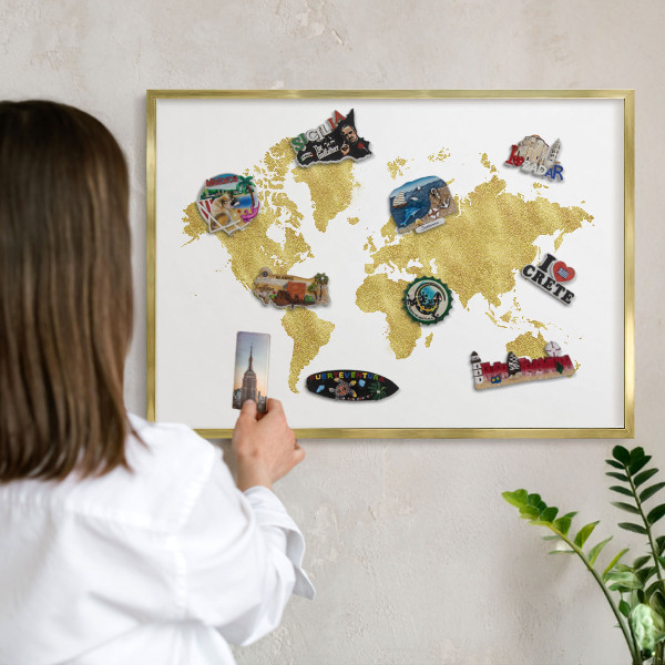 Lavagna per calamite delle vacanze con cornice dorata Mappa del mondo