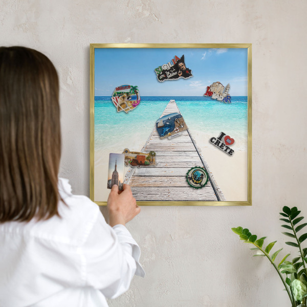 Lavagna magnetica per calamite souvenir in colore oro Molo sull'oceano